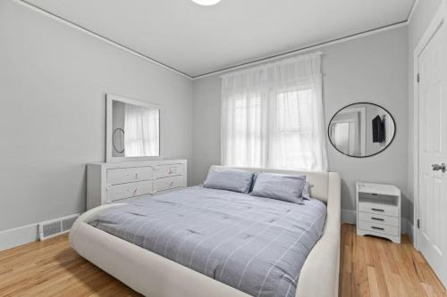 Dearborn House | 2 BR - Fully Equipped Dearborn Home