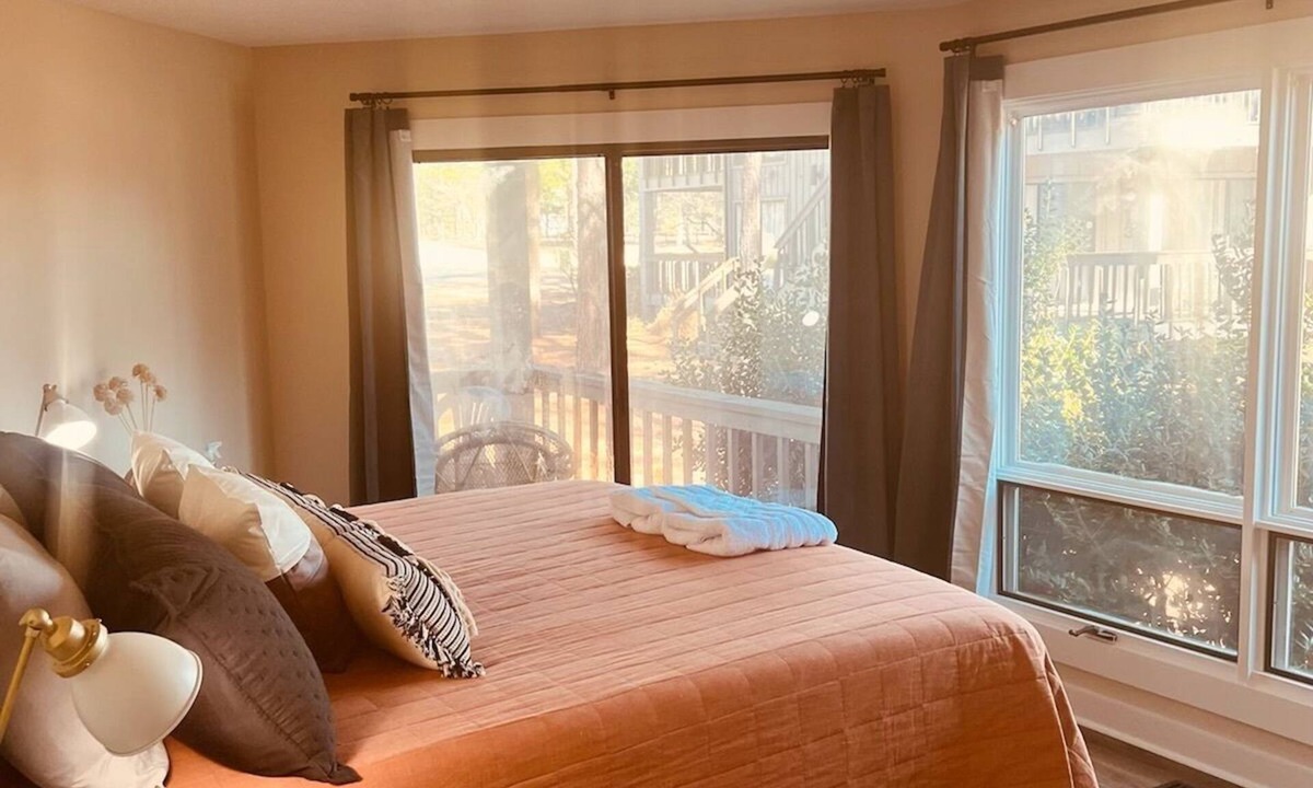 Foxfire Condo | Comfy & Charming 2BR/2BA Condo with Golf View