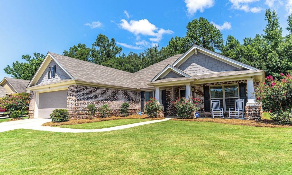 Gunter Afs House | Elegant 4BR Retreat | East Montgomery + King Beds