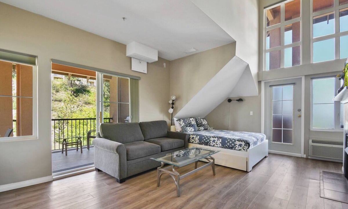 Quail Ridge Apartment | Executive Studio With Vaulted Ceilings and Kitchenette- 314B