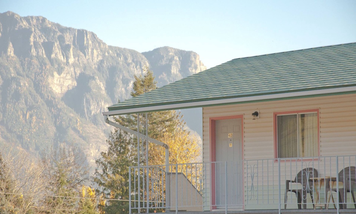 Creston Hotel | Sunset Motel