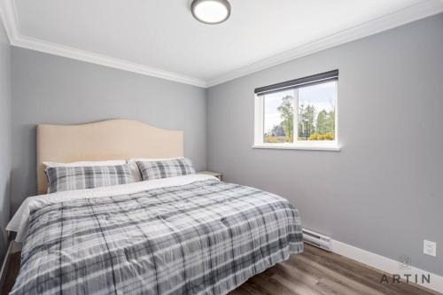 West Vancouver House | West Van Hideout 2BR Suite - Near Grouse Mountain
