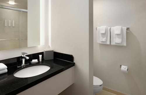 Downtown West Hotel | Baltimore Marriott Inner Harbor at Camden Yards