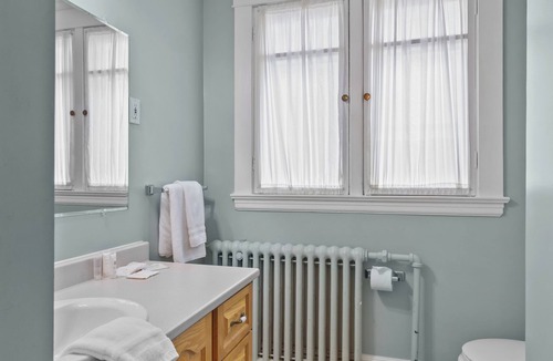 Waterford Valley Apartment | Chic Midstream Studio WiFi Parking