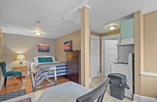Waterford Valley Apartment | Chic Midstream Studio WiFi Parking