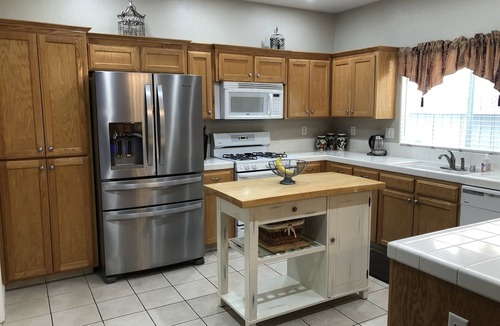 Clovis House | Clovis Charmer! Spacious and close to everything!