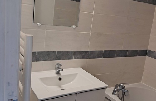 Nansouty-Saint-Genes Apartment | Comfortable studio