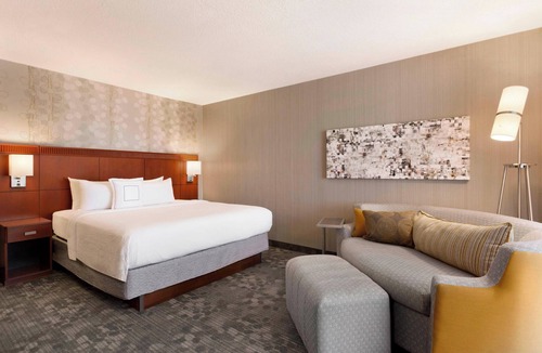 Normal Hotel | Courtyard Bloomington Normal