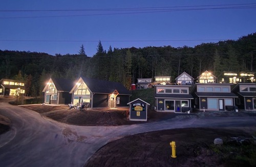 Munising Ski Chalet | EXPLORE Munising Studio Suite 115