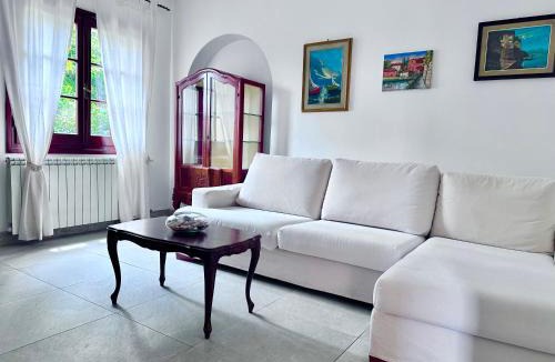 La Muddizza House | Iris House