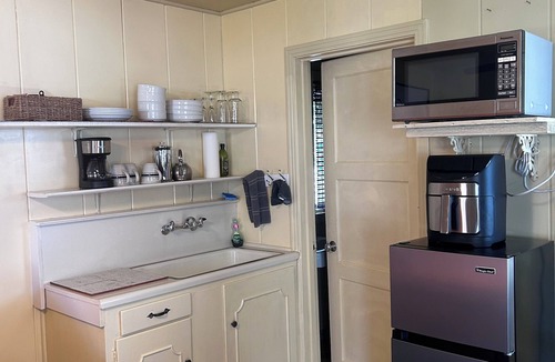 Salinas Apartment | Tranquil studio with WiFi in sunny outskirts Salinas