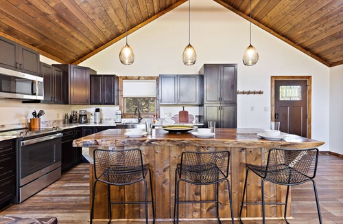 Seven Devils Cabin | Upscale Mountain Cabin w/Living Room Views