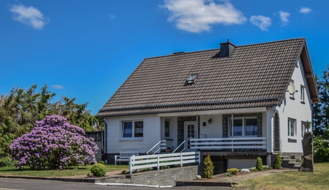 Beautiful Eifel vacation home with garden and barbecue area