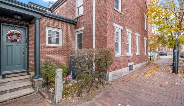 Charming & Historic 2BR Oasis in Downtown Luxury
