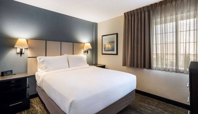 Experience Spacious Suites & Modern Amenities in Warren! Kitchen Available!