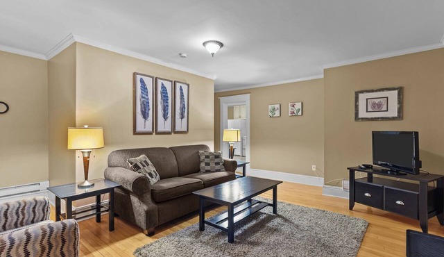 Midstream Modern 2BR Wi-Fi Parking