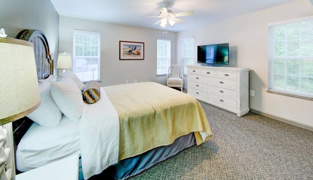 Ultimate Outer Banks Getaway! Great Unit, Kitchen, Waterpark, Minutes to Beach